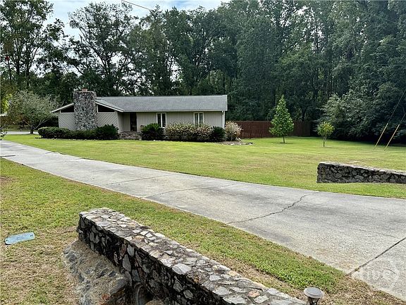 3rd image of 406 Brannen Drive
