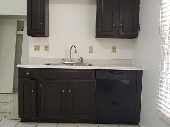 3rd image of 4785 Norfolk Cir