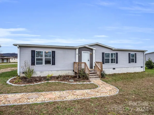 1812 Pilot Mountain Rd, Hendersonville, NC 28792
