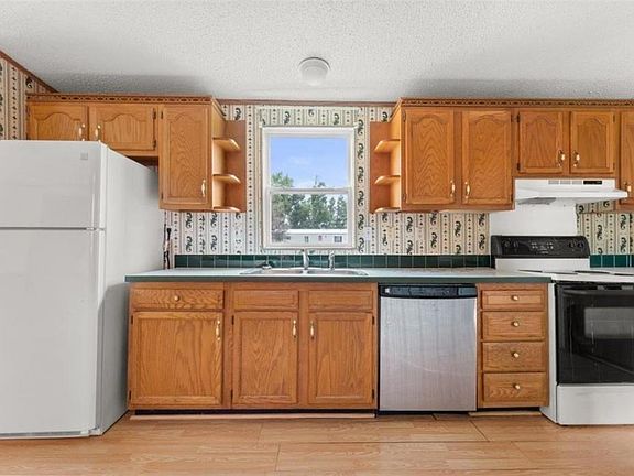 5th image of 141 S Gregory Dr