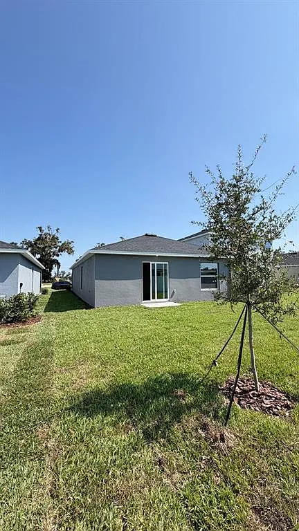 3 bed, 2.0 bath, 1429 sqft, $2,050 — Photo 3