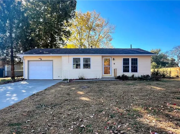 4 Driftwood St, Wathena, KS 66090