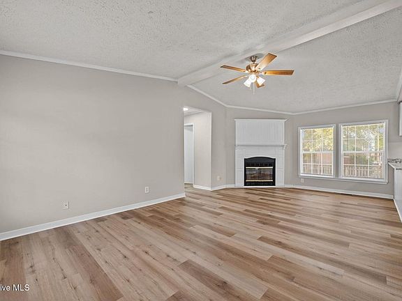 4th image of 206 Woodside Road