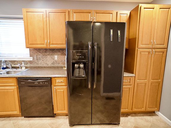 3rd image of 786 Skaggs Ln
