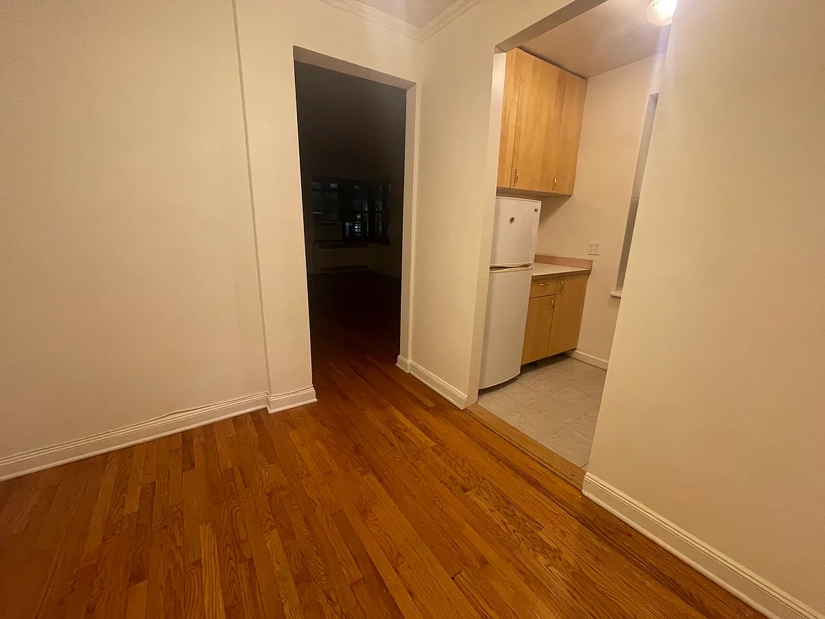 Photo 2 of 8 - 64-74 Saunders St #4 - Rego Park, NY Building Photo - 64-74 Saunders St #4