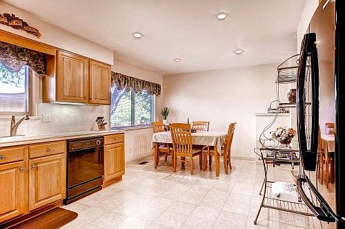 4th image of 5325 Waddell Ave