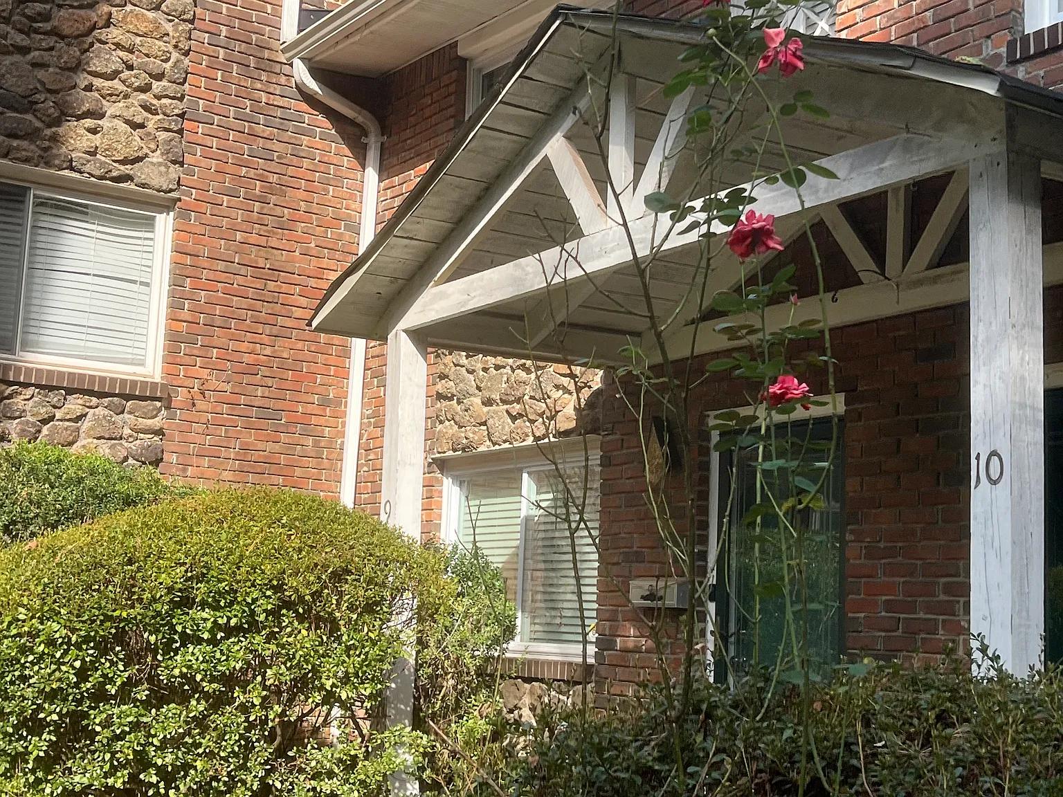 2 bed, 1.5 bath, 1116 sqft, $1,999 — Photo 2