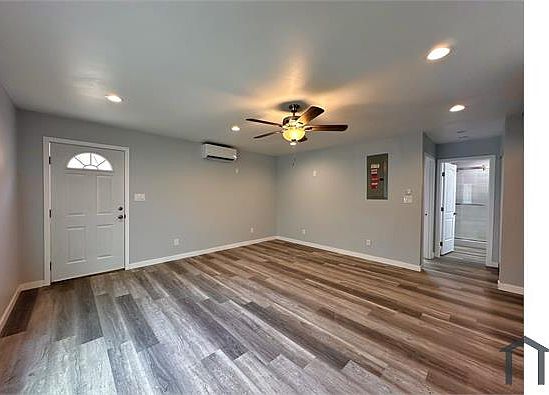 1st image of 705 W 82nd St