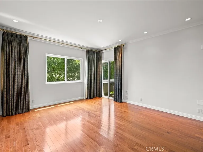 1228 N La Cienega Blvd #203 — Photo 30