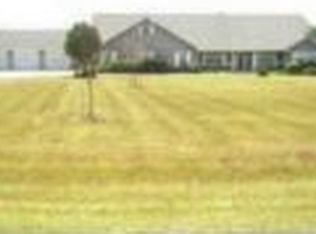 1947 Lakeside Dr, Sealy, TX 77474