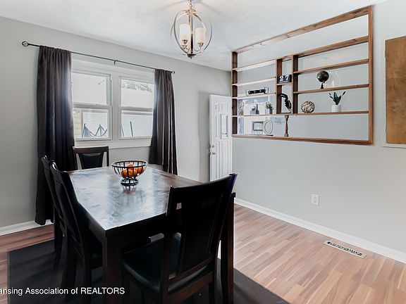 4th image of 3611 Seaway Dr