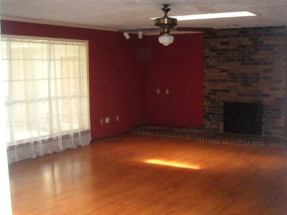 3rd image of 2403 NW Redwood Ln