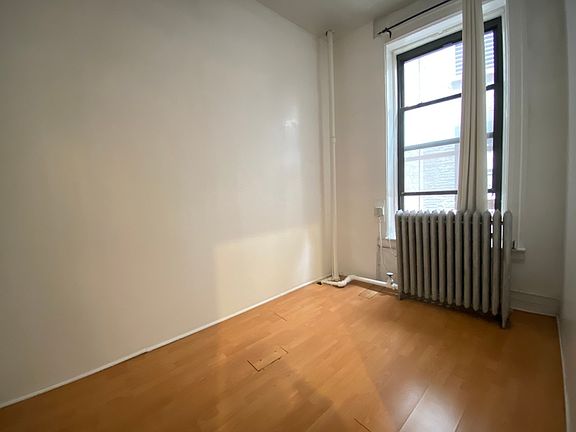 4th image of 27 W 27th St Ste 2