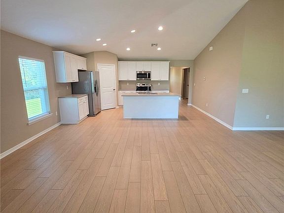 3rd image of 5527 Castania Dr