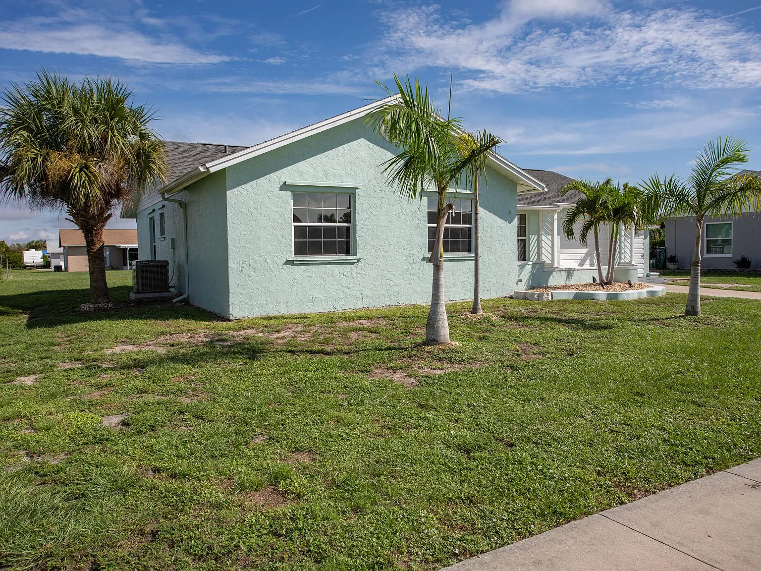3 bed, 1427 sqft, $1,895 — Photo 2