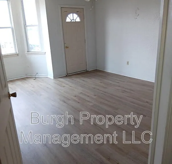 116 W 8th Ave #4B — Photo 3