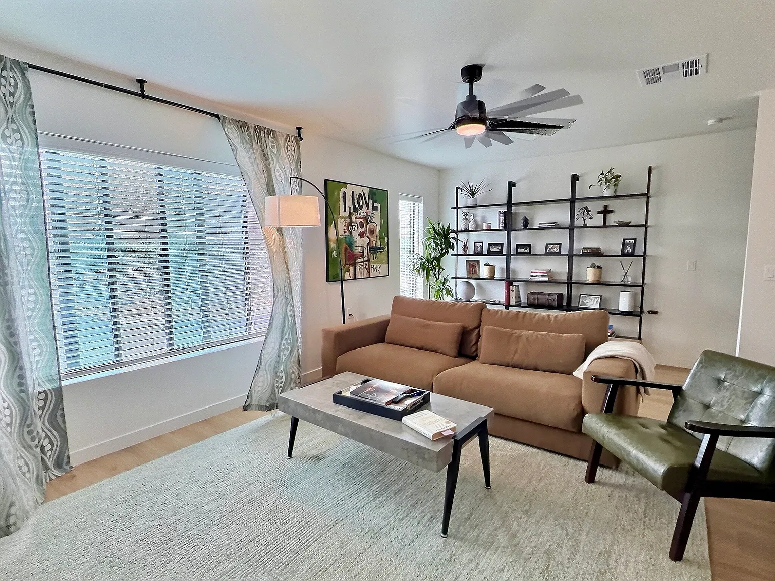 3 bed, 2.5 bath, 1700 sqft, $2,590 — Photo 2
