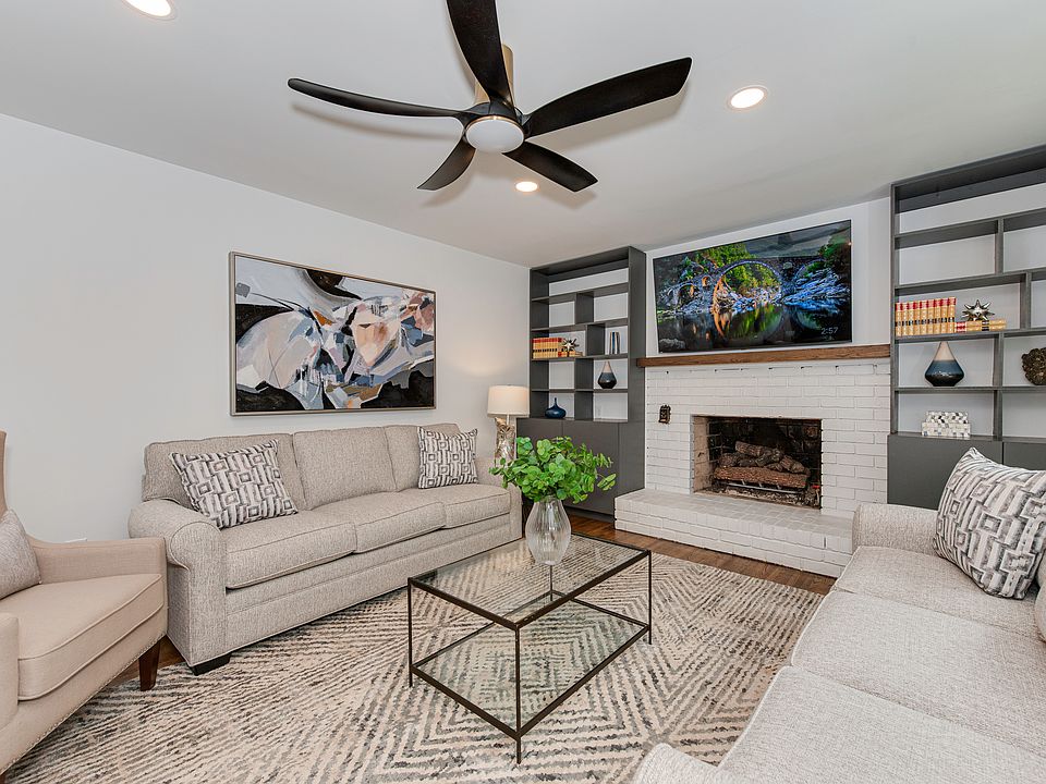 Family Room with SmartTV