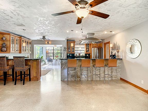2nd image of 300 NW 20th St