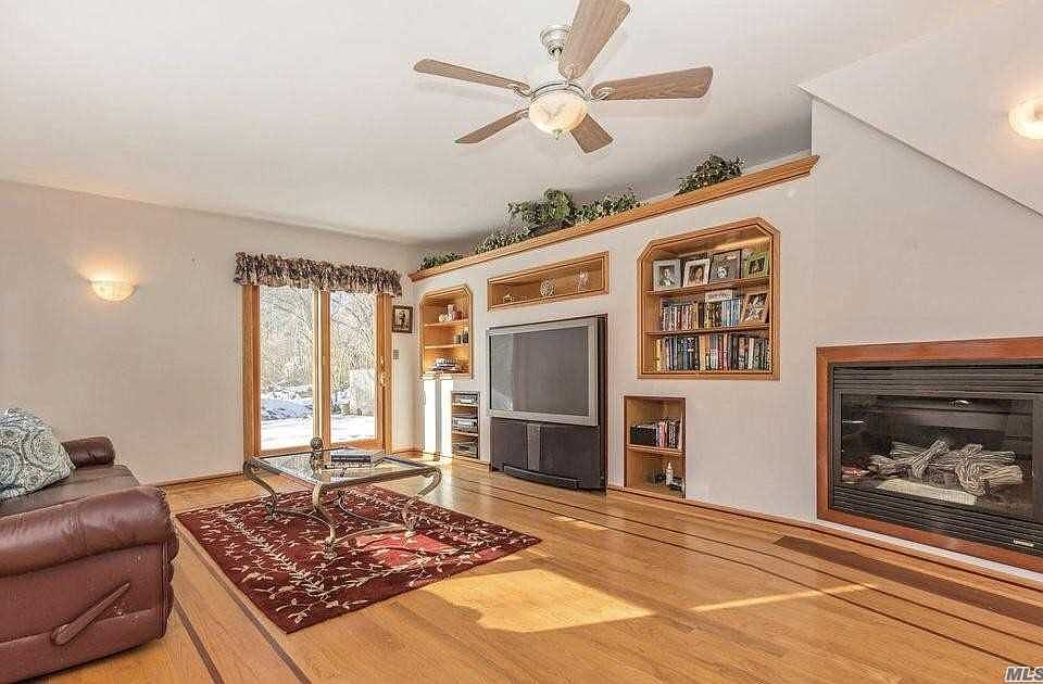 1st image of 90 Lincoln Dr