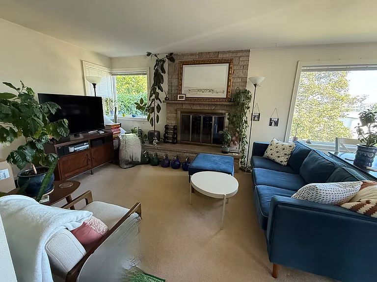 1415 Taylor Ave N — Photo 4