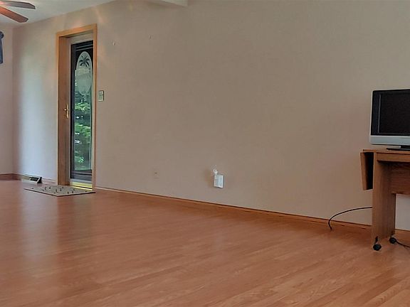 5th image of 322 N Carole Ave
