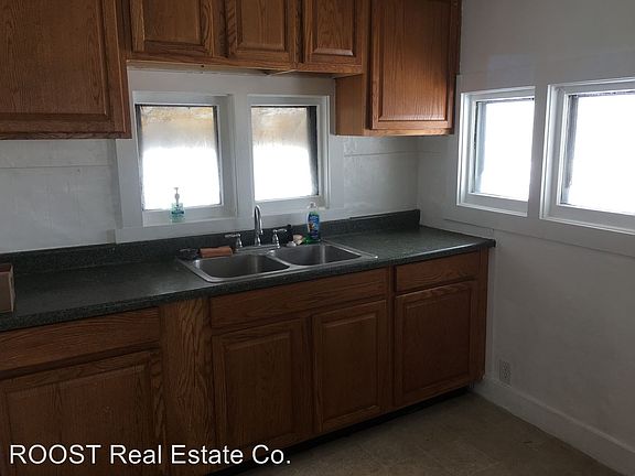 5th image of 1702 Summit St
