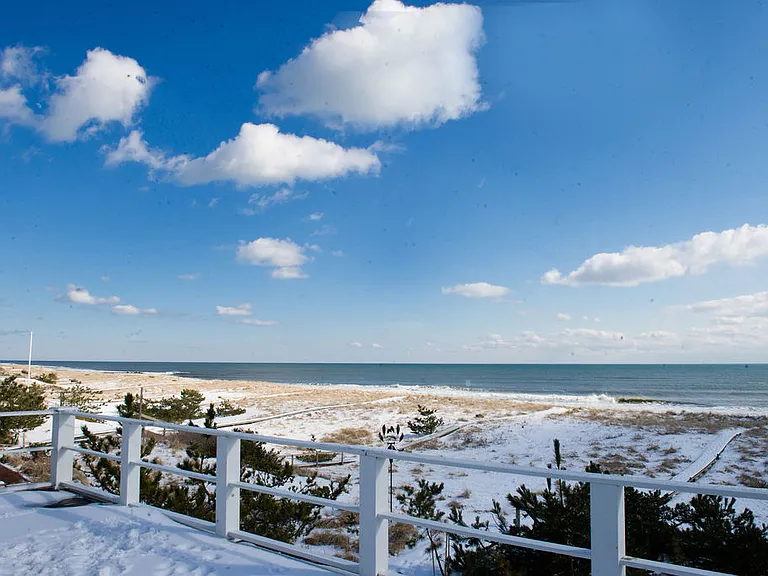 333 Dune Rd — Photo 13