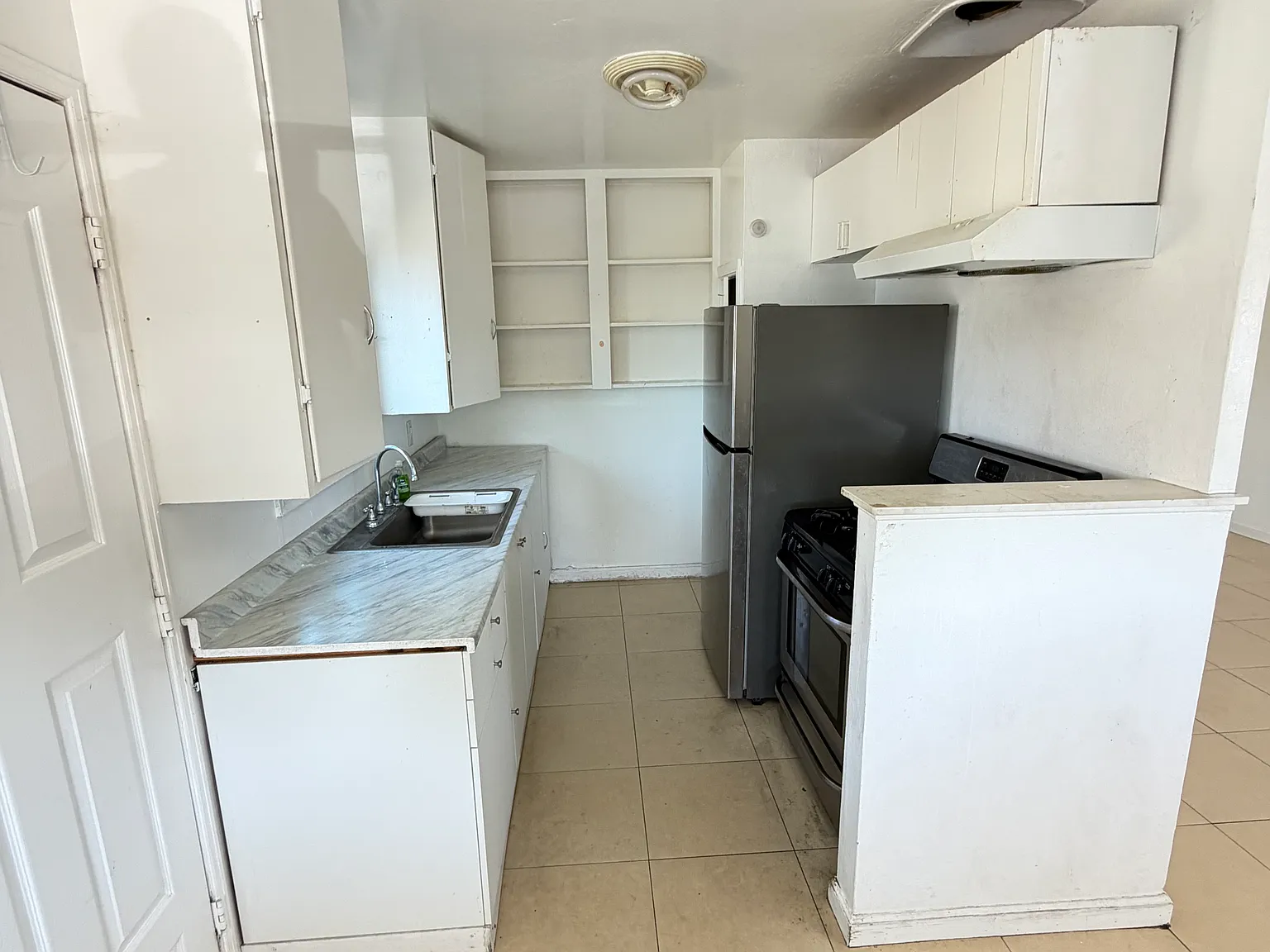 2 bed, 700 sqft, $1,950 — Photo 3