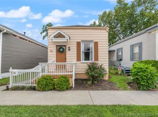 726 E Chestnut St, Jeffersonville, IN 47130