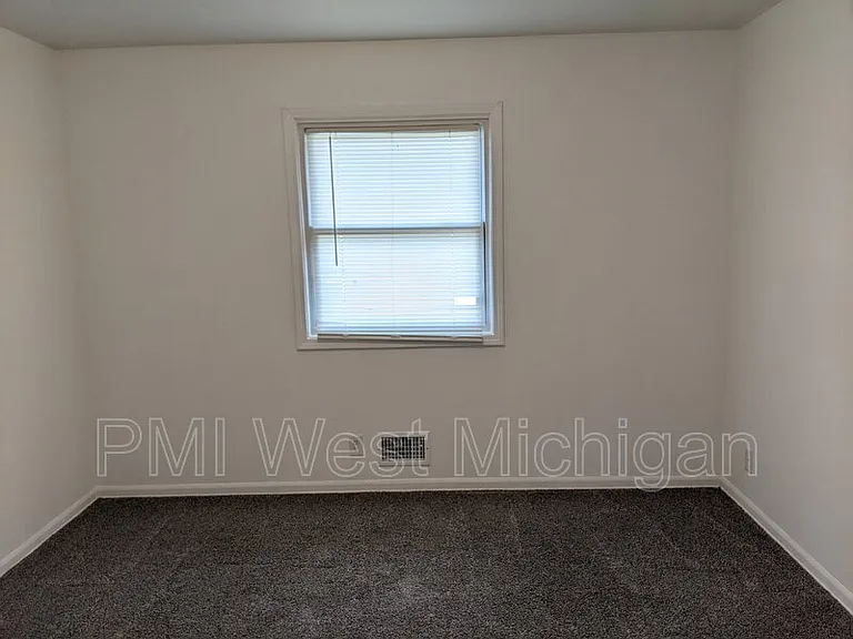 2102 36th St SW — Photo 13