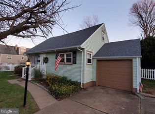 21 Shawnee Dr, Hamilton, NJ 08690