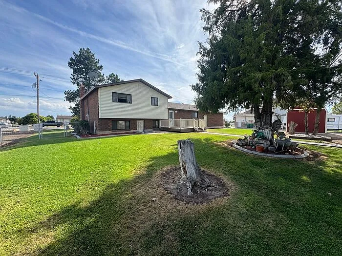 3 bed, 2.0 bath, 2800 sqft, $2,300 — Photo 3