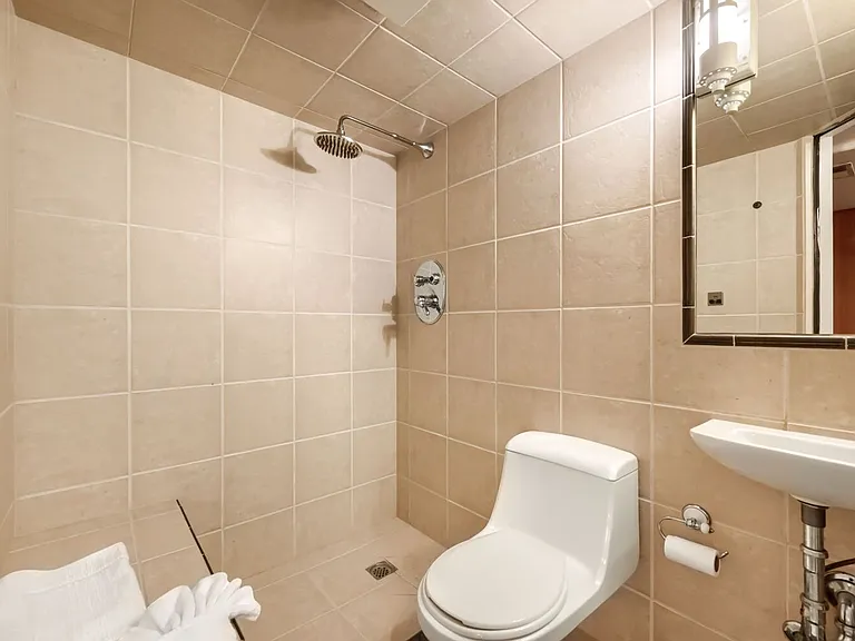 2480 Concord Cir — Photo 27