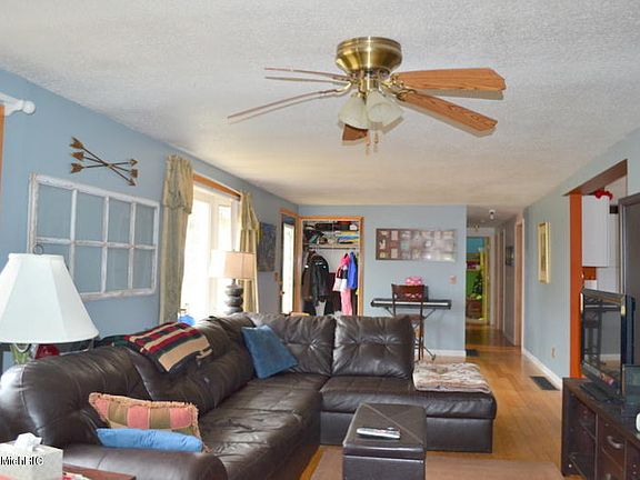 3rd image of 2248 Pondbrooke Dr