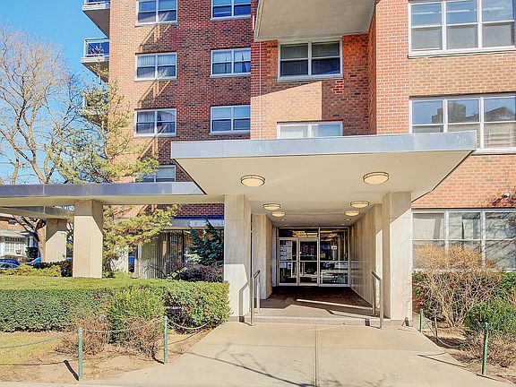 4th image of 70-31 108th St