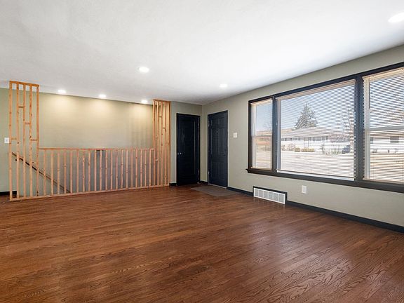 4th image of 6822 Vernon Ave