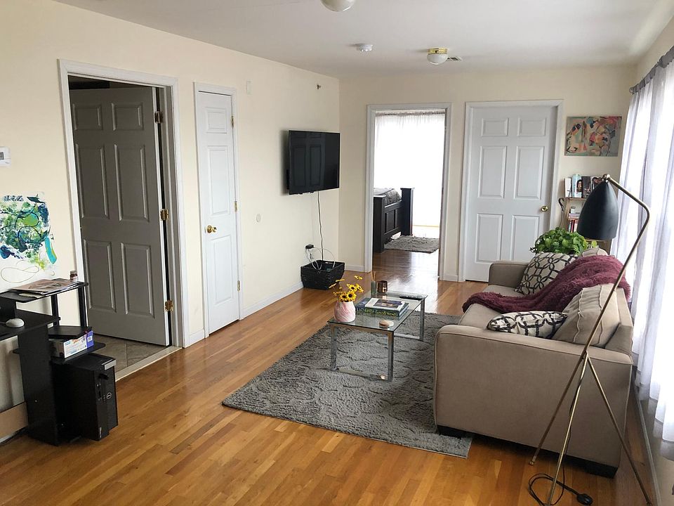 1st image of 258 Mulberry St APT 3R
