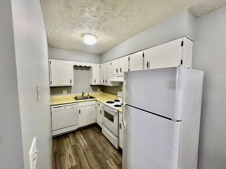 716 Arcadia — Photo 3