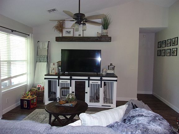 3rd image of 9376 S 258th Pl E