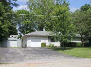 825 S 11th St, Belleville, IL
