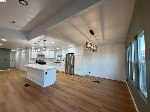 3702 Hawthorne Dr, Oakley, CA 94561
