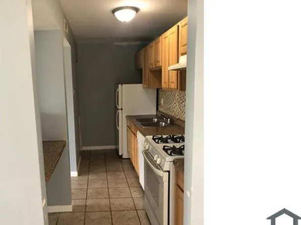 9 N Fernwood Dr, Bolingbrook, IL 60440