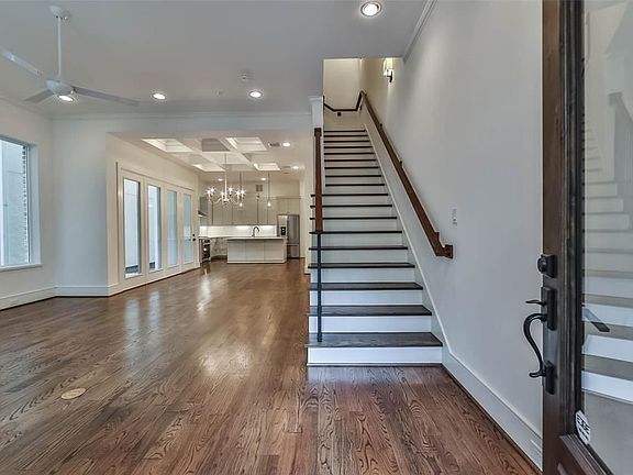 3rd image of 4517 Blossom St