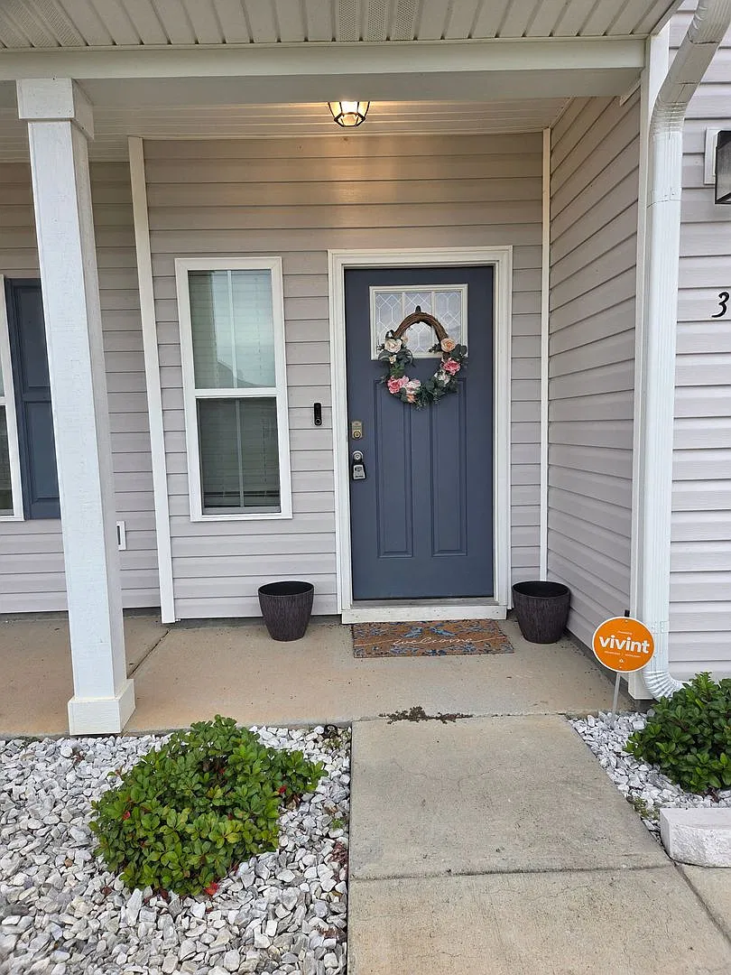 Comfortable & Spacious 4BR/2.5 BA Home!! — Photo 4