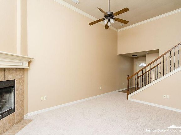 3rd image of 1780 N Chestnut Ave