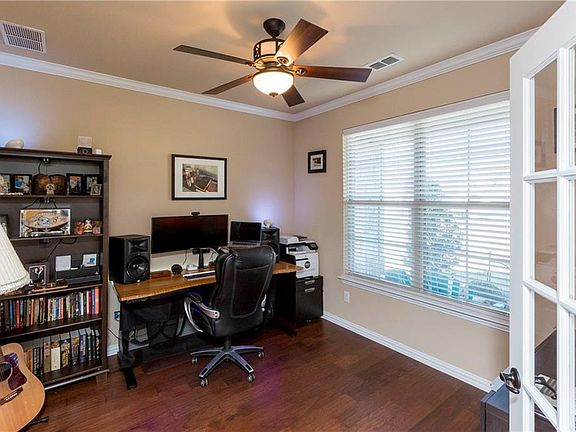 4th image of 2680 Costa Mesa Dr
