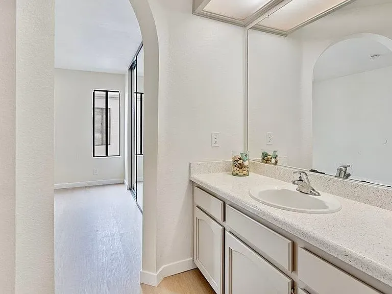 6055 Estelle St #7 — Photo 18