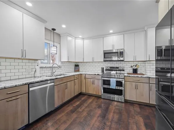 4513 NW Wallingford Dr, Blue Springs, MO 64015