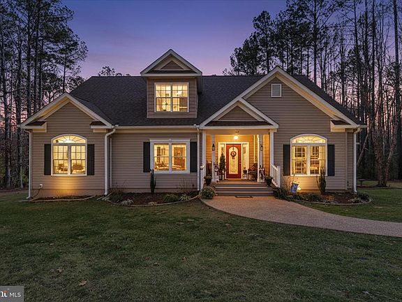 2nd image of 157 Roderick Pl